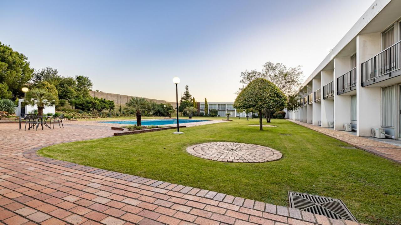 African Sky Harrismith Inn מראה חיצוני תמונה