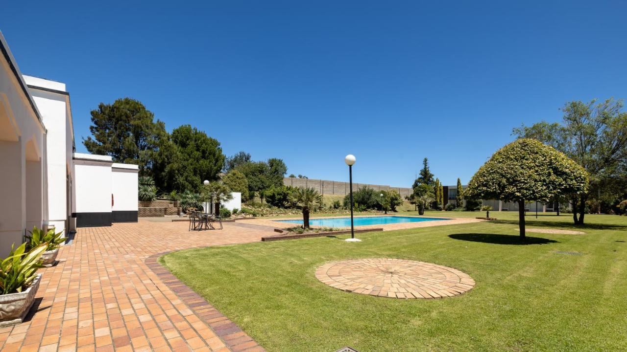 African Sky Harrismith Inn מראה חיצוני תמונה